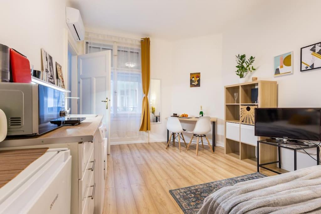 Urbannest - Super Cozy By Nw Apartment
